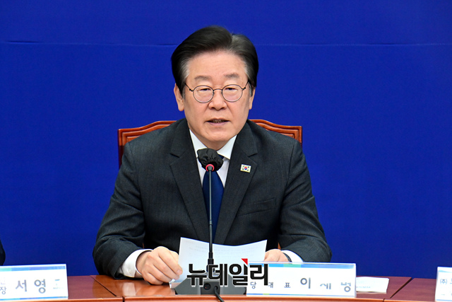 ▲ 이재명 더불어민주당 대표가 2일 오후 국회에서 열린 간접고용노동 중간착취 제도 개선 간담회에서 모두발언을 하고 있다.ⓒ이종현 기자