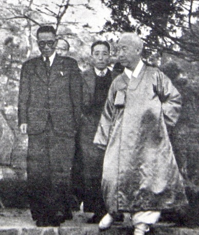 ▲ 돈암장으로 이승만(두루마기)을 방문한 김구(왼쪽).