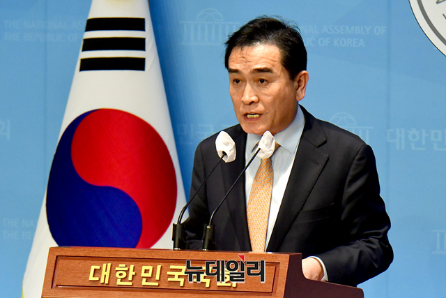 ▲ 태영호 국민의힘 최고위원이 3일 국회 소통관에서 '공천 녹취록 파문', '쪼개기 후원 의혹' 논란에 대해 입장을 밝히고 있다.ⓒ이종현 기자