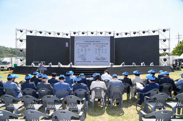 ▲ 선비의 멋과 풍류를 느끼고 체험하는 ‘2023영주 한국선비문화축제’의 성공 개최를 위한 마지막 현장점검 보고회가 3일 축제 주무대인 서천둔치에서 열렸다.ⓒ영주시