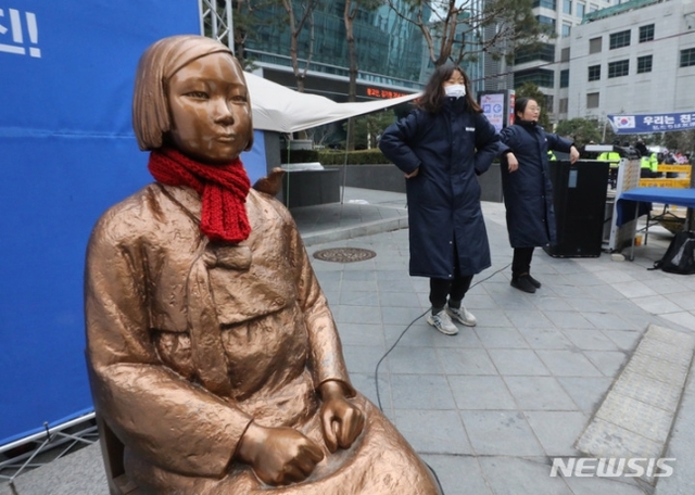 ▲ 제104주년 3.1절인 1일 오후 서울 종로구 일본대사관 인근 평화의 소녀상 앞에서 반일행동 회원들이 소녀상 사수 집회를 하고 있다. ⓒ뉴시스