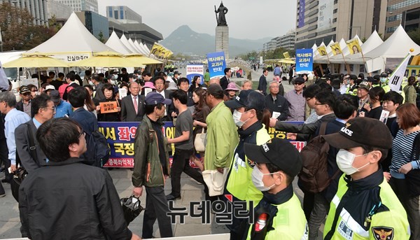 ▲ 광화문 광장에서 이뤄지는 집회 시위. ⓒ정상윤 기자