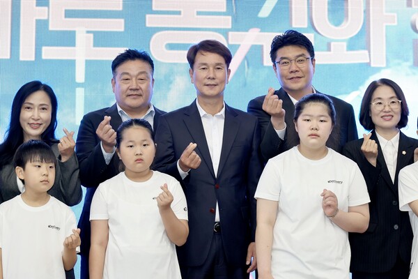 ▲ 이상래 의장이 지난 5일‘동구 어린이날 대잔치’행사에 참석해 “소중한 어린이들이여, 미래의 주역으로 밝게 자라나라”고 당부했다.ⓒ대전시의회