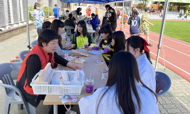 ▲ 청도군(군수 김하수)은 지난 4일 모계중·고등학교 축제를 맞아  이동거리 상담을 진행했다.ⓒ청도군