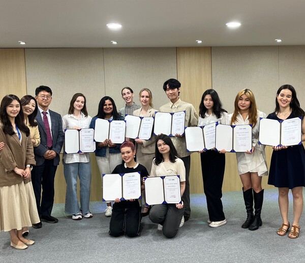 ▲ 대전관광공사는 9일 우송대 솔브릿지대학 유학생 10여명을 대상으로 진행한 ‘DTO 앰배서더 프로그램’ 수료식 가졌다.ⓒ대전관광공사