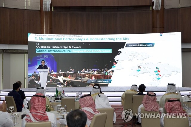 ▲ 원희룡 국토교통부 장관이 지난해 11월 사우디아라비아 리야드 크라운플라자 RDC호텔에서 사우디 교통물류부와 공동 개최한 '한-사우디 모빌리티&혁신 로드쇼'에 참석해 발표하고 있다.ⓒ연합뉴스