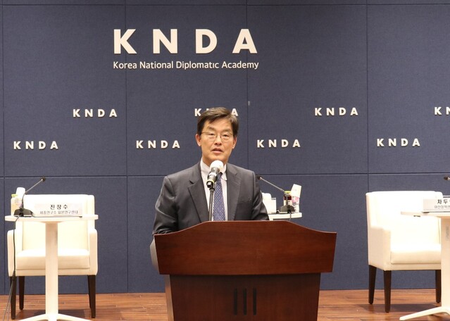 ▲ 박철희 국립외교원장이 9일 오후 국립외교원이 서울 서초구 국립외교원 외교타운에서 개최한 '기시다 총리의 방한과 한일관계' 라운드테이블에서 개회사를 하고 있다. ⓒ국립외교원 제공