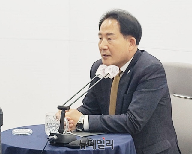 ▲ 상병헌 세종시의회 의장이 9일 오후 세종시청 정음실에서 기자간담회를 하고 있다.ⓒ이길표 기자