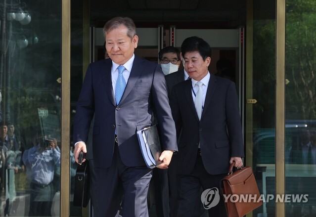 ▲ 이상민 행정안전부 장관이 9일 오후 서울 헌법재판소에서 열린 탄핵 심판 사건 첫 변론 기일을 마친 뒤 법정을 나서고 있다. ⓒ연합뉴스