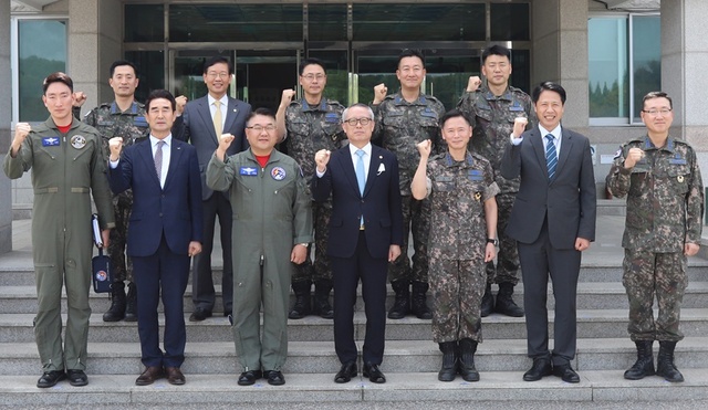 ▲ 청주대 관계자들이 공군 제17전투비행단을 방문했다.ⓒ청주대