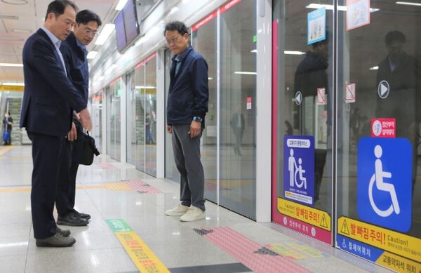 ▲ 연규양 사장은 9일 도시철도 시설물을 살피고 미흡한 사항은 조속히 보완될 수 있도록 조치했다.ⓒ대전교통공사