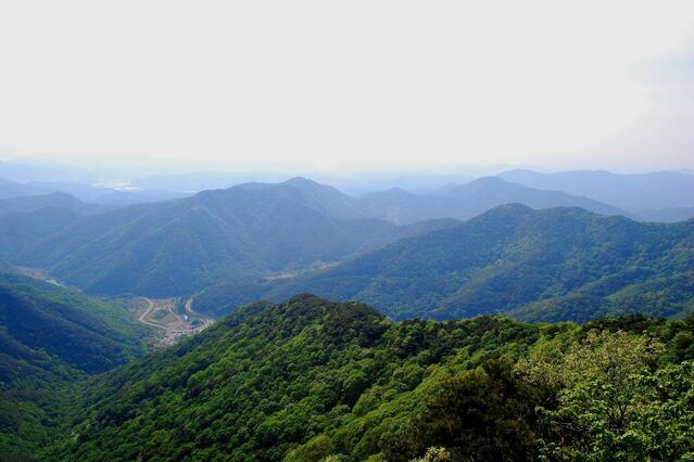 ▲ 여항산 고스락에서 서쪽을 바라본 풍광.ⓒ진경수 山 애호가