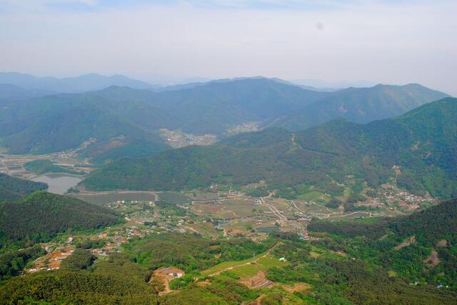 ▲ 여항산 고스락에서 동쪽을 바라본 풍광.ⓒ진경수 山 애호가