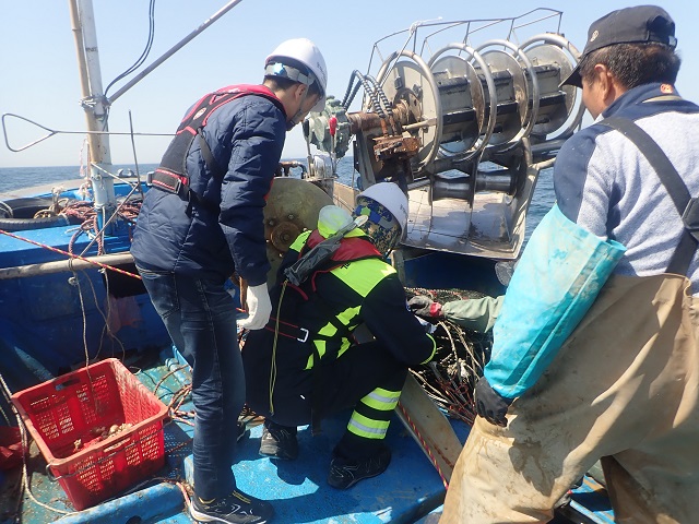 ▲ 영덕군은 봄철 산란기를 맞은 수산자원을 보호하기 위해 지난 1일부터 31일까지 관계기관과 함께 불법어업 집중 단속에 나섰다.ⓒ영덕군