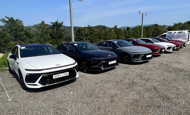 ▲ 기착지에서 N라인 모델들이 주차된 모습. ⓒ김재홍 기자