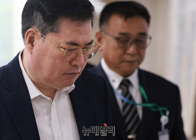 ▲ 유동규 전 성남도시개발공사 기획본부장이 12일 오전 서울 서초구 중앙지법에서 열린 공판에 출석하고 있다. ⓒ정상윤 기자