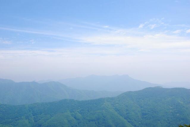 ▲ 등산로에서 조망되는 황학산·조령산·주흘산 산등성이.ⓒ진경수 山 애호가