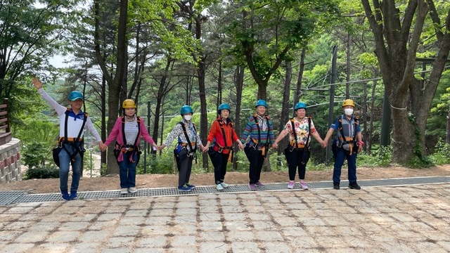 ▲ 수도권 여행객들이 천안에서 짚라인을 타기 위해 대기하고 있다.ⓒ천안시