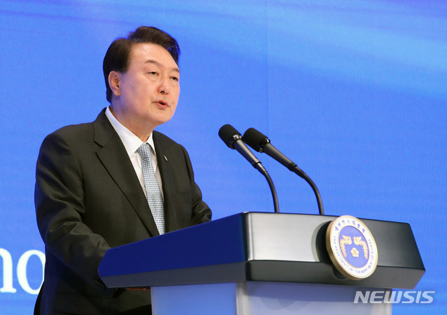 ▲ 윤석열 대통령이 17일 서울 중구 신라호텔에서 열린 제14회 아시안리더십콘퍼런스 개막식에서 축사하고 있다.ⓒ뉴시스