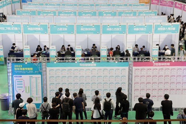 ▲ ‘2023 청주채용박람회’가 18일 청주체육관에서 열렸다.ⓒ청주시
