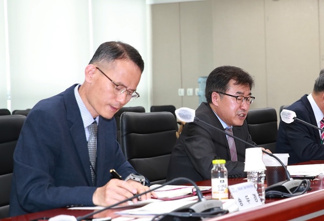 ▲ 전형식 충남도 정무부지사가 19일 국방기관유치 특별위원회에서 인사말을 하고 있다.ⓒ충남도