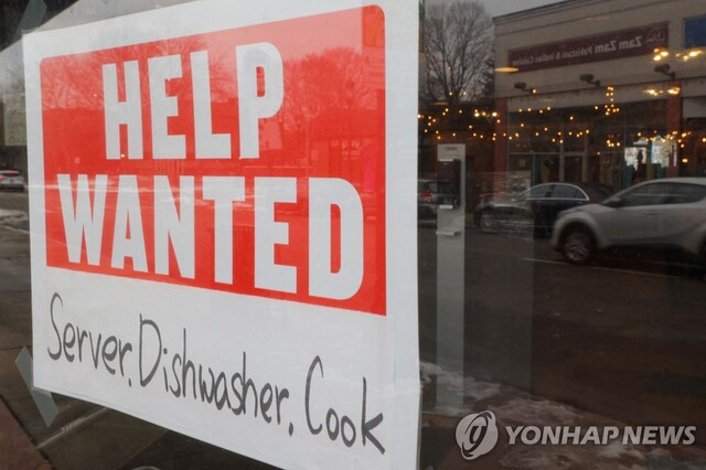 ▲ 인력 모집하는 미국 매사추세츠주의 한 레스토랑.ⓒ연합뉴스