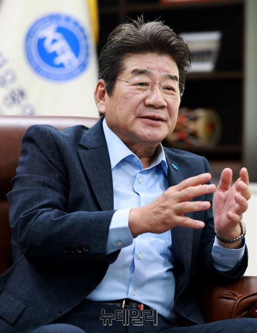 ▲ 강석호 한국자유총연맹 총재가 뉴데일리와 인터뷰를 하고 있다. ⓒ정상윤 기자