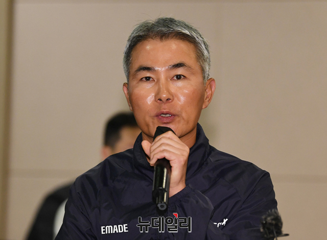 ▲ 장현국 위메이드 대표가 19일 오전 경기도 성남시 판교 위메이드 본사에서 열린 국민의힘 코인게이트 진상조사단 현장 방문에서 브리핑하고 있다. ⓒ정상윤 기자