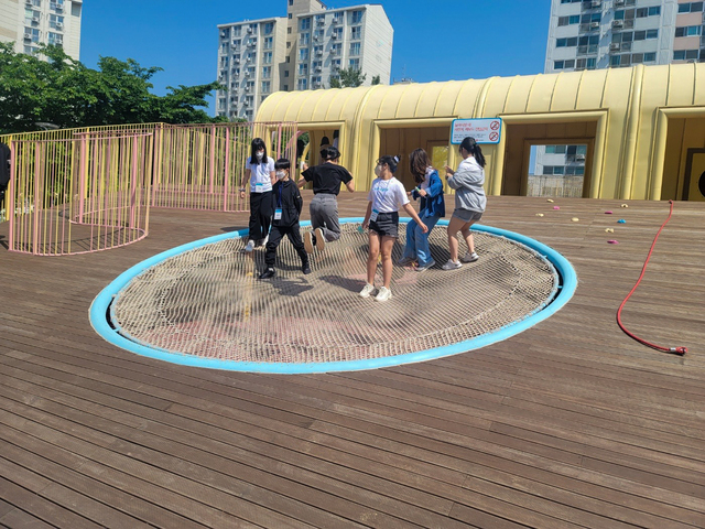 ▲ 영주시 아동참여위원회는 20일 아이!신나 강바람 놀이터, 아이!신나 실내놀이터, 신기한 나라의 놀이터 등 지난해 개장한 관내 놀이터 3개소를 견학했다.ⓒ영주시