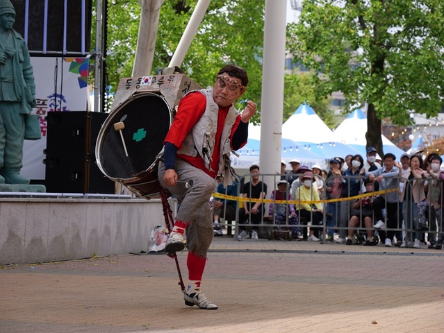 ▲ 2023 음성품바축제가 21일 닷새간의 행사를 마쳤다. 사진은 품바공연.ⓒ음성군