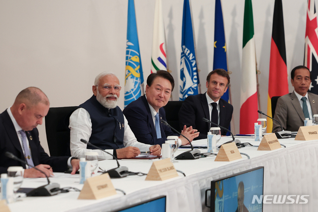 지난 20일 일본 히로시마 G7 정상회의장인 그랜드프린스호텔에서 열린 주요 7개국(G7) 정상회의 확대세션에 참석한 윤석열 대통령. ⓒ뉴시스(사진=공동취재)
