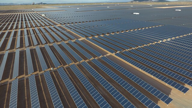 ▲ 미국 애리조나주에 설치된 HD현대에너지솔루션의 고출력 태양광 모듈의 모습. ⓒHD현대에너지솔루션
