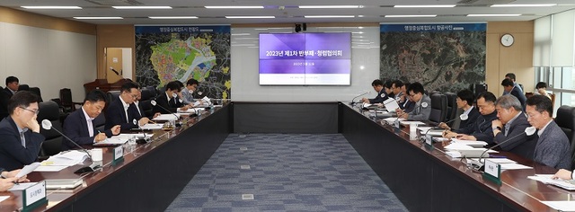 ▲ 이상래 행복청장이 22일 청사 종합상황실에서 제1회 반부패 청렴 협의회를 주재하고 있다.ⓒ행복청