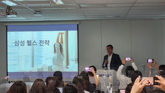 ▲ 삼성전자 MX사업부 디지털 헬스팀장 혼 팍(Hon Pak) 상무가 23일 서울 중구 삼성전자 기자실에서 삼성전자의 건강 관리 솔루션 '삼성 헬스' 전략과 비전을 발표하는 모습.ⓒ뉴데일리DB