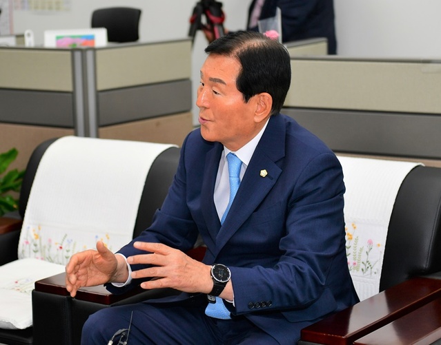 ▲ 청주시의회 김병국 의장이 기자간담회를 가졌다.ⓒ청주시의회