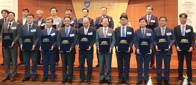 ▲ 충남도와 도내 각급 기관지역이 혁신 인재양성 프로젝트 업무협약을 맺었다.ⓒ아산시