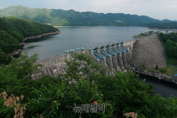 ▲ 충북 청주시와 대전 대덕구에 인접한 대청댐. 기사와 관련 없는 사진.ⓒ정상윤 기자