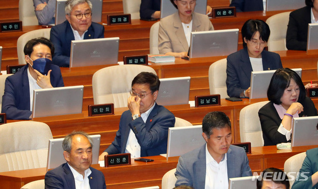 ▲ 25일 오후 서울 여의도 국회 본회의장에서 열린 제406회국회(임시회) 1차 본회의에서 김남국 무소속 의원의 자리가 비어 있다. ⓒ뉴시스