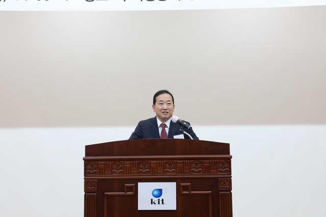 ▲ 곽호상 금오공대 총장은 “우리 지역의 특성화 전략을 바탕으로 지역사회가 요구하는 우수한 인재 양성과 사업화 융합 R&D를 통해 글로벌 경쟁력을 갖춘 강소대학, 강소도시로서 글로컬 시대를 주도하겠다”고 말했다.ⓒ금오공대