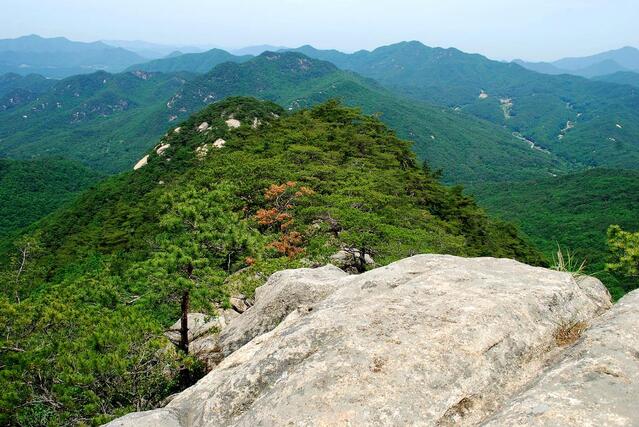 ▲ 가령산에서 609봉을 거쳐 하산하는 암릉 구간.ⓒ진경수 山 애호가