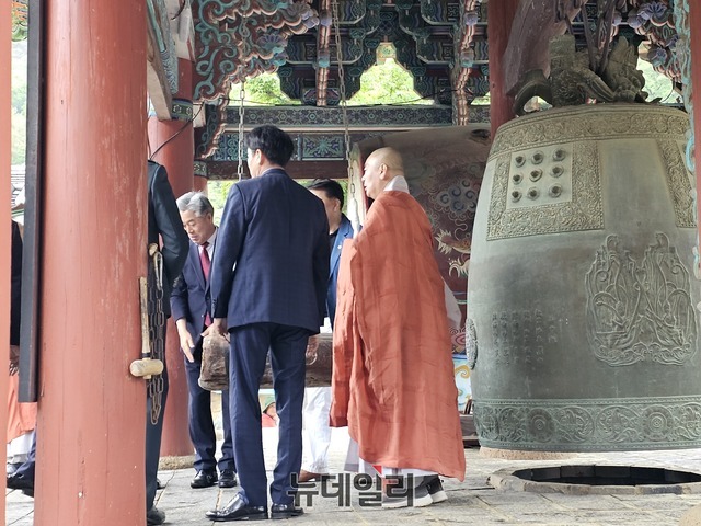 ▲ 대종 타종.ⓒ김정원 기자