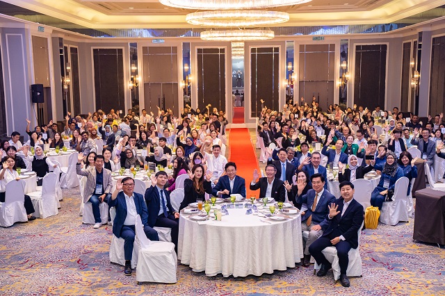 ▲ 경북도와 경북문화관광공사이 지난 27일 말레이시아 여행업계 100여 개사, 200여 명이 참가한 ‘Korea in Korea, Authentic korean vibe’라는 테마로 경북관광홍보설명회를 개최했다.ⓒ경북관광공사