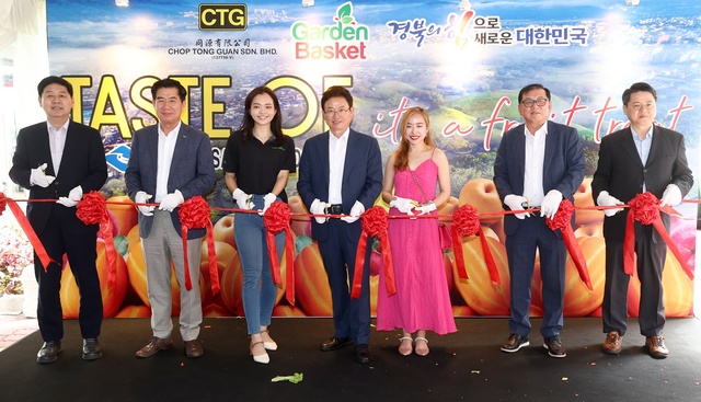 ▲ 27일 오후에는 현지 호텔과 대형마트에서 이철우 지사와 여승배 주 말레이시아 대사, 장재형 aT(한국농수산식품유통공사) 말레이시아 지사장, 이마태오 KMT 회장, CHLOE CTG 본부장 등이 참석한 가운데 K-경북 푸드 관광의 매력을 홍보했다.ⓒ경북도