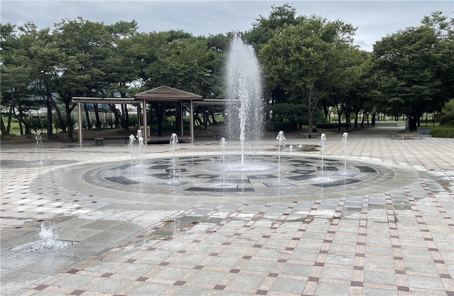 ▲ 경북도는 6월부터 9월까지 도내 공원 등에 설치된 물놀이형 수경시설에 대한 현장 관리 실태를 점검한다. 사진은 김천 강변공원 바닥 분수 사진.ⓒ경북도