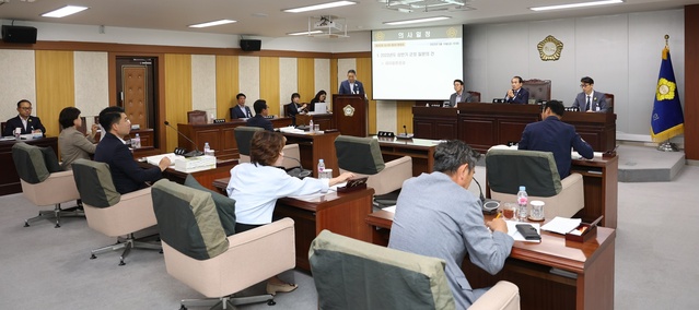 ▲ 청도군의회(의장 김효태)는 지난 17일부터 26일까지 10일 일정으로 제292회 청도군의회 임시회를 열고 올해  상반기 군정질문을 실시했다.ⓒ청도군의회