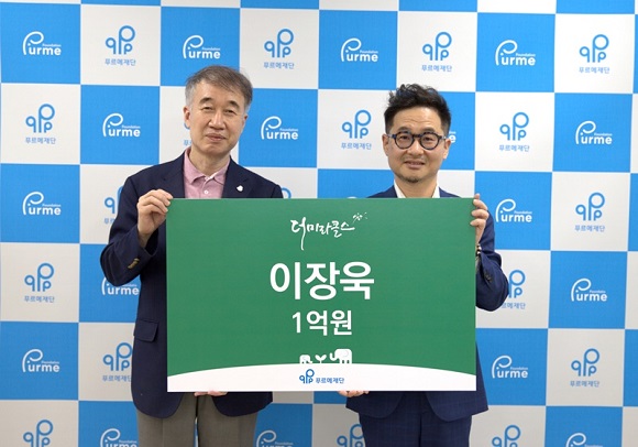 ▲ 30일, 푸르메재단에서 이장욱 큐레이터(오른쪽)의 더미라클스 가입식이 열렸다.ⓒ푸르메재단