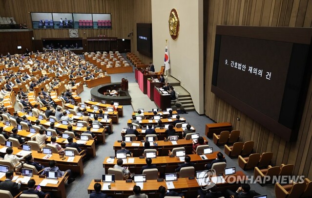 ▲ 30일 국회 본회의에서 윤석열 대통령이 거부권을 행사한 간호법 재의결 건을 논의하고 있다. ⓒ연합뉴스