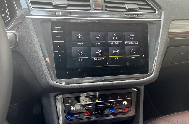 ▲ 센터페시아 등 내부는 약간 올드한 느낌이다. ⓒ김재홍 기자