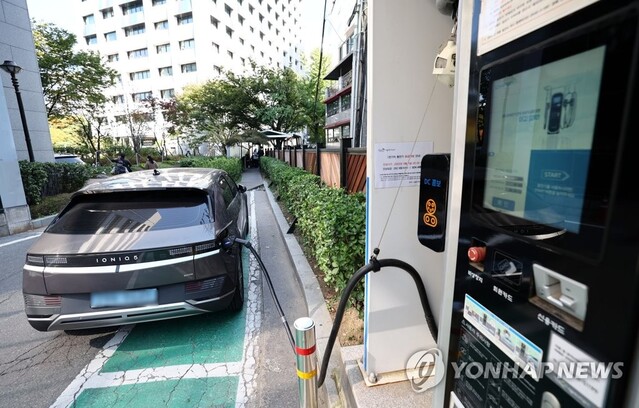▲ 충전 중인 전기자동차.ⓒ연합뉴스