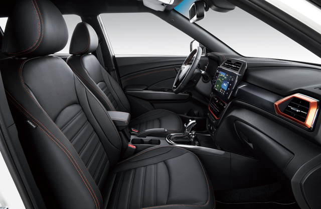 ▲ 오렌지 패키지가 적용된 인테리어 ⓒKG모빌리티